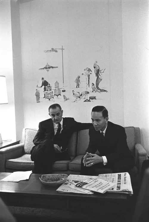 Photograph of Lyndon Johnson and Nguyen Van Thieu