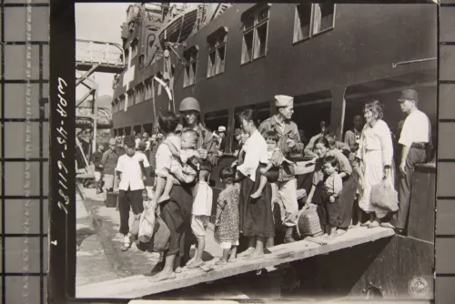 Koreans displaced during World War II return home